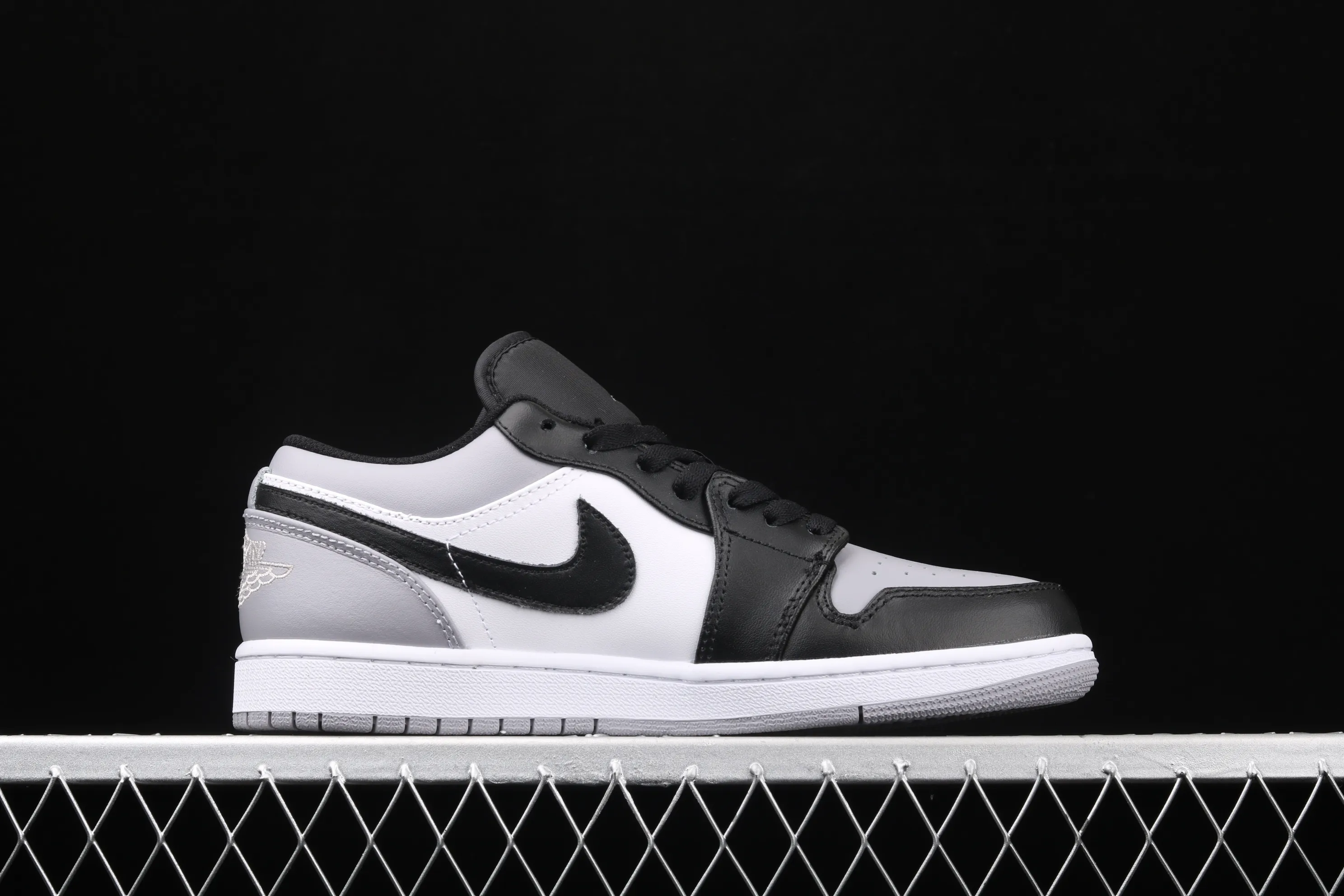 All categories Air Jordan Jordan series basketball shoes Air Jordan 1 Low New version Air Jordan 1 Low AJ1 Joe 1 low top leather cultural and leisure sports sneakers 553558-110
